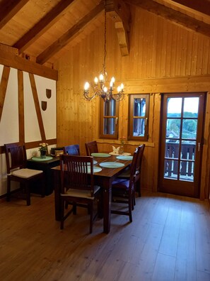 Dining - Vacation apartment on the farm with far-reaching views (Mörlenbach)