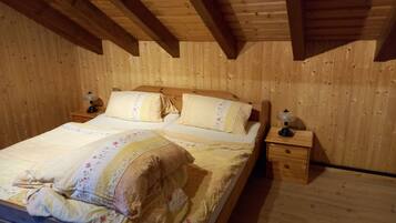 2 bedrooms, travel crib, WiFi, bed sheets