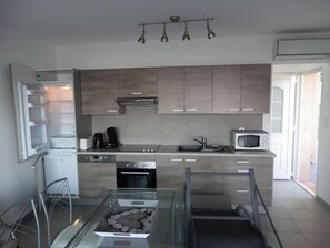 Réfrigérateur, micro-ondes, four, lave-vaisselle