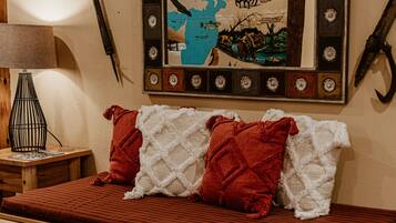 1 多间卧室、办公桌、WiFi、床单