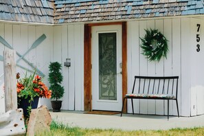 Terrace/patio - Lake Front Rustic Suite Rental (White Cloud)