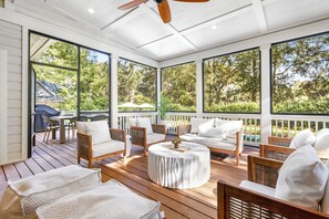 Terrace/patio - 103 Governors Road: BESTNEST by Beverly Serral (Hilton Head Island)