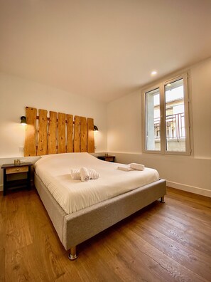 1 slaapkamer, een strijkplank/strijkijzer, gratis wifi, beddengoed