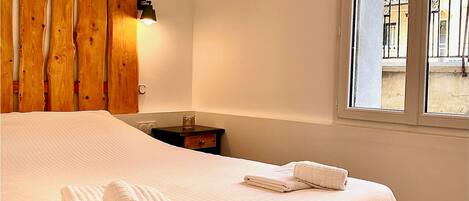 1 chambre, fer et planche à repasser, Wi-Fi gratuit, draps fournis