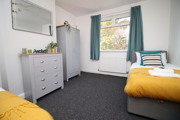 3 bedrooms, iron/ironing board, free WiFi, bed sheets