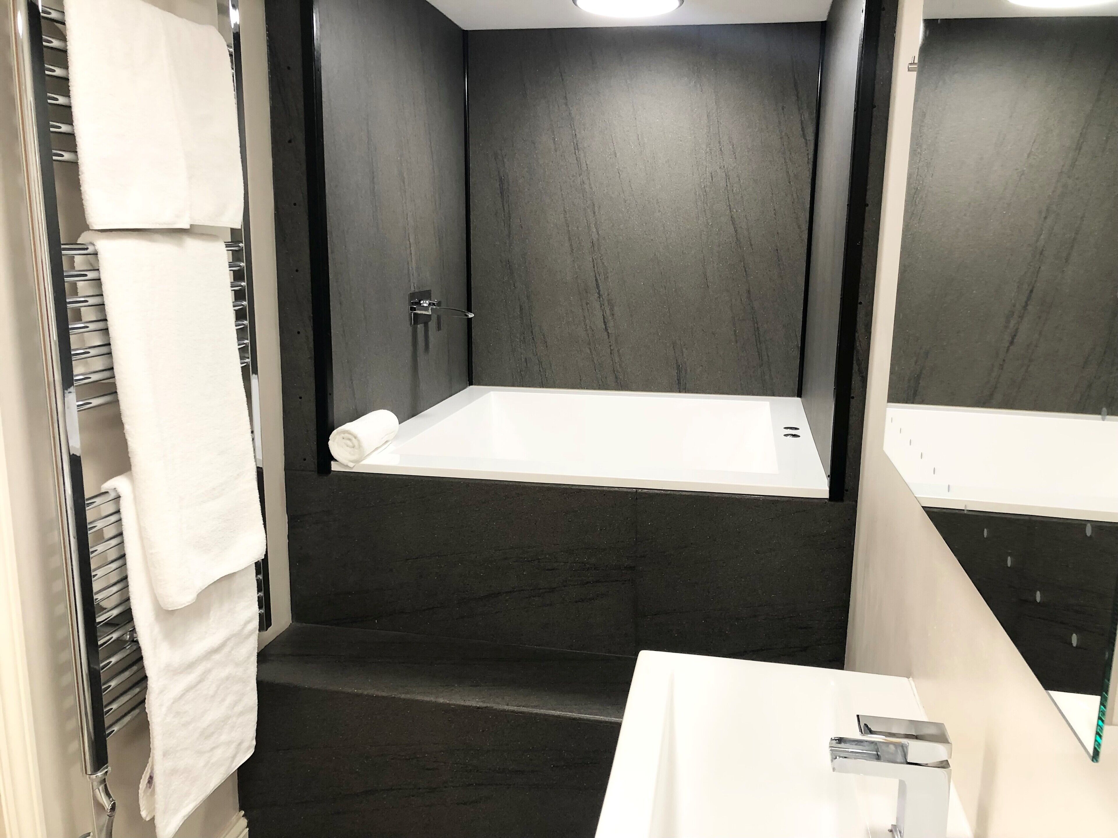 Departamento Deluxe | Baño | Secadora de cabello y toallas 