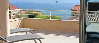 T3 Les pieds dans l'eau: vue mer - Appt climatisé, équipé - Golf Campomoro