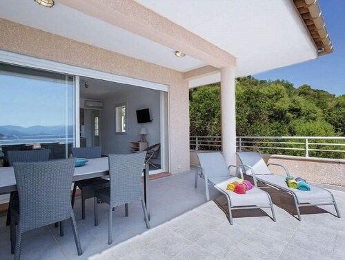 T3 Les pieds dans l'eau:  vue mer - Appt climatisé, équipé - Golf Campomoro