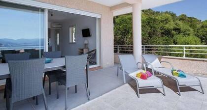 T3 Les pieds dans l'eau: vue mer - Appt climatisé, équipé - Golf Campomoro