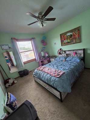 3 habitaciones, escritorio, tabla de planchar con plancha y wifi gratis 