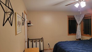 3 chambres, bureau, fer et planche à repasser, accès au Wi-Fi (inclus)