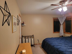 3 soverom, skrivebord, strykejern/-brett og wi-fi (inkludert)