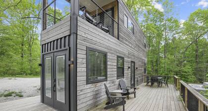 Hocking Hills: Hiltop Haven: The Double Stack