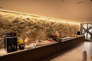 Free daily buffet breakfast