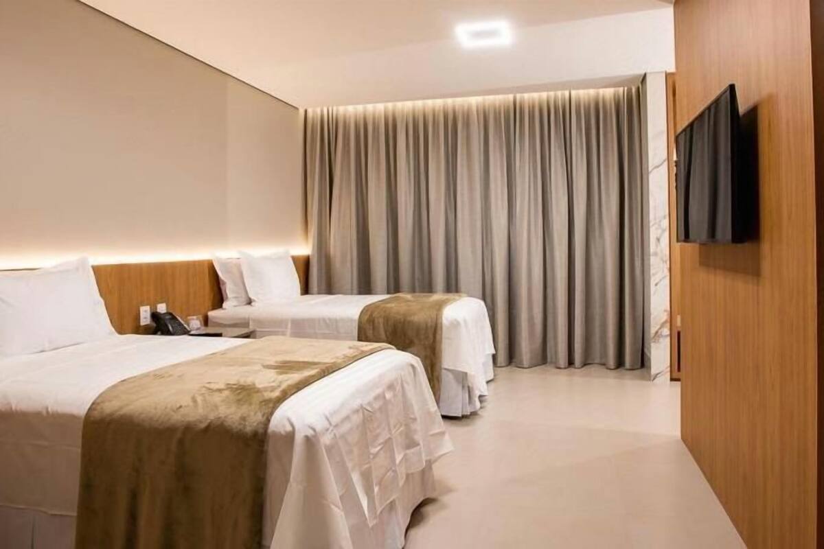Frigobar, cofres nos quartos, quartos à prova de som, Wi-Fi de cortesia