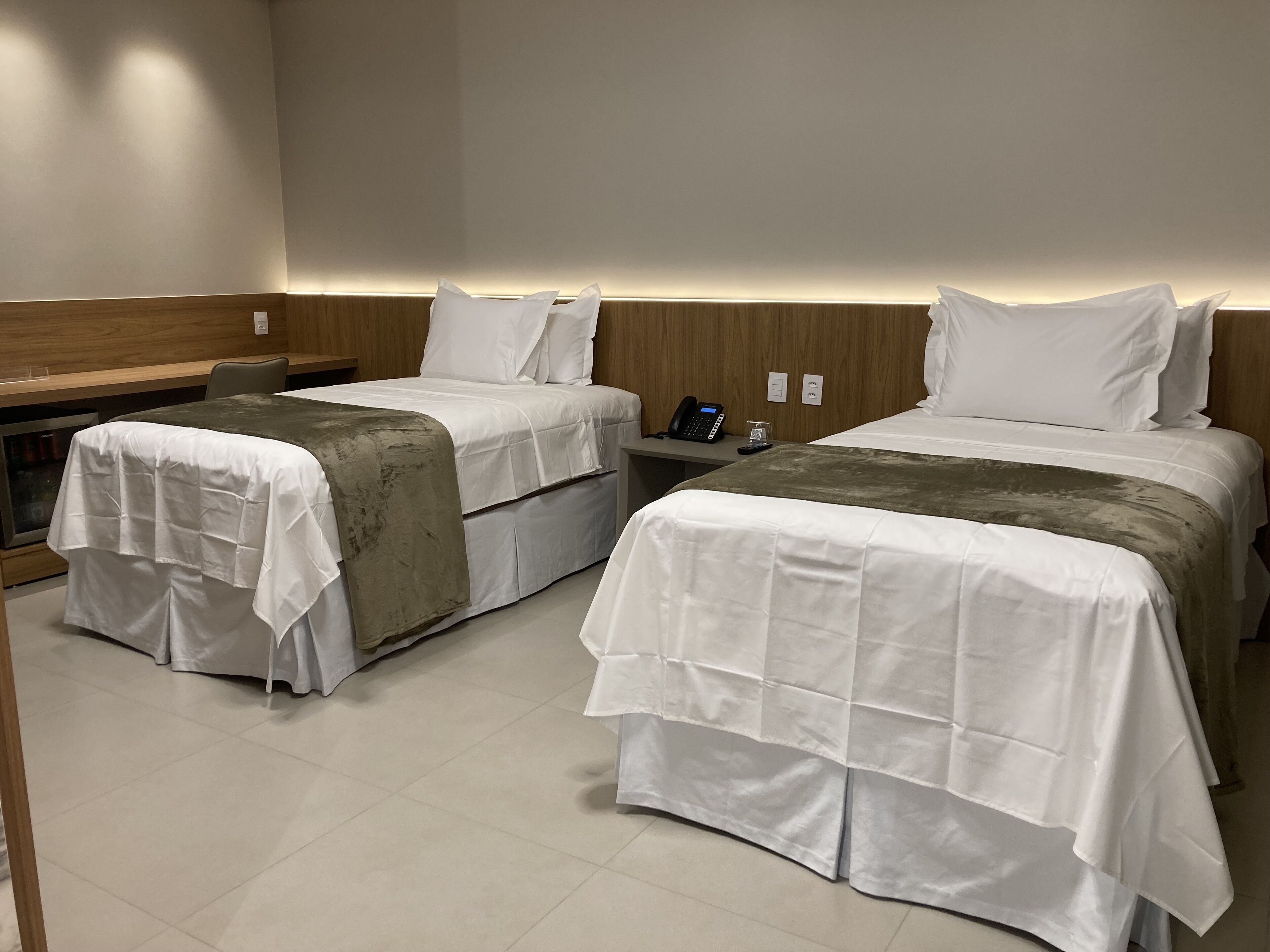 deluxe twin room | minibar, in-room safe, soundproofing, free wifi