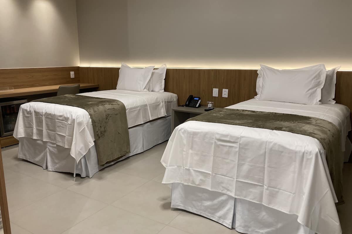 deluxe twin room | minibar, in-room safe, soundproofing, free wifi