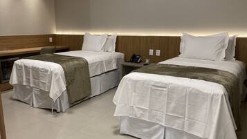 Quarto duplo luxo | Frigobar, cofres nos quartos, quartos à prova de som, Wi-Fi de cortesia