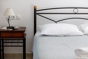 2 bedrooms, iron/ironing board, travel cot, WiFi