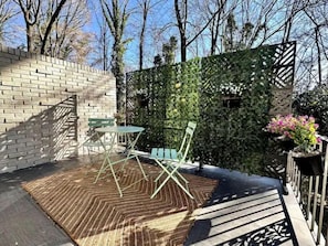 Outdoor dining - 2BR Condo~ Relax or Work Remotely with A+ Location (Charlotte)