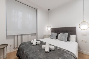 1 habitación, tabla de planchar con plancha, wifi gratis y ropa de cama 