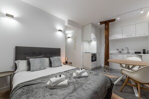 Iron/ironing board, free WiFi, bed sheets