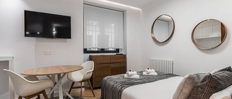 Iron/ironing board, free WiFi, bed sheets