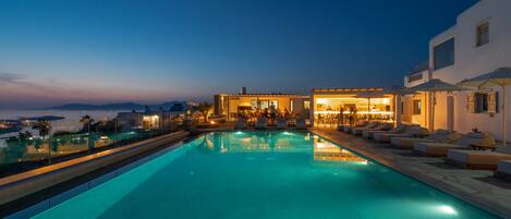 Een seizoensgebonden buitenzwembad