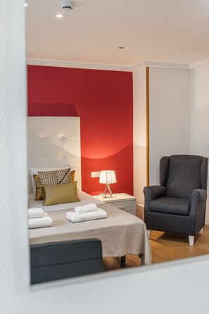 1 slaapkamer, een strijkplank/strijkijzer, gratis wifi, beddengoed