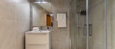 Shower, towels