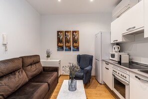 Fridge, microwave, oven, dishwasher