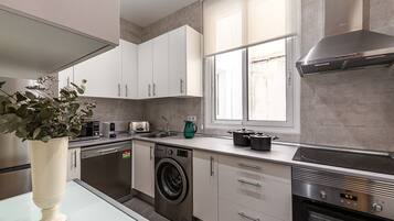 Fridge, microwave, oven, dishwasher