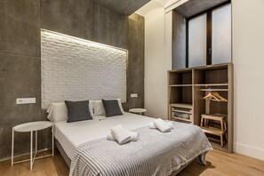 2 slaapkamers, een strijkplank/strijkijzer, gratis wifi, beddengoed