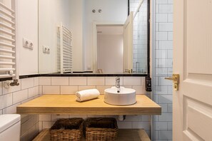 Bathtub, hair dryer, towels