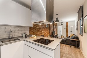 Réfrigérateur, micro-ondes, four, lave-vaisselle