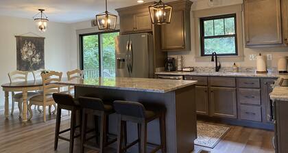 Cottage is located on scenic byway in beautiful bluegrass region of Lexington KY
