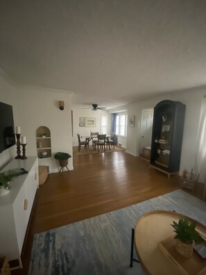 Interior - Avon Lake - Recent Remodeled & Spacious Charming 2BR Beach Home  (Avon Lake)