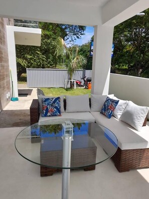 المنطقة المحيطة بالمنشأة