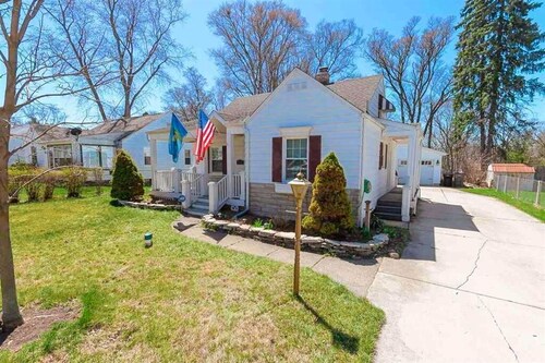 3 bedroom home 7 blocks from ND, Firepit! (54231)