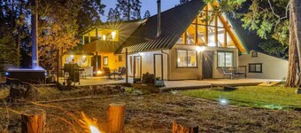 Cozy Cabin with Hot Tub Near Yosemite - Dog Friendly