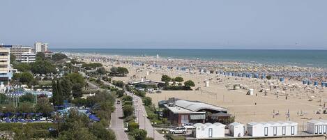 بالقرب من الشاطئ