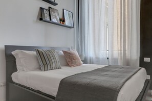 3 habitaciones, tabla de planchar con plancha, wifi y ropa de cama 