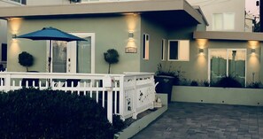 Terrace/patio - Waterview Bungalow snd just Steps to Beach (Oxnard)
