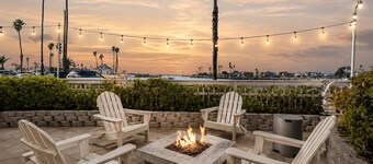 Waterview from your Private Patio + Dogs Welcome!