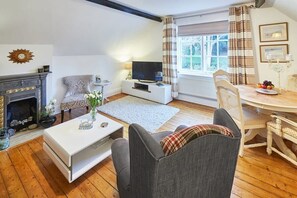 TV, DVD player, offices - Host & Stay | Park Place Apartment (Whitby)
