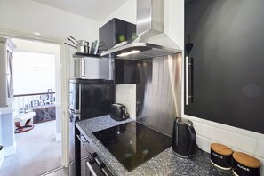 Fridge, microwave, oven, stovetop - Host & Stay | Park Place Apartment (Whitby)