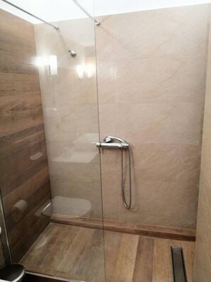 Shower, hair dryer, towels - Elegant apartment in Acropolis (Athina)
