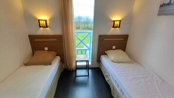 3 bedrooms, iron/ironing board