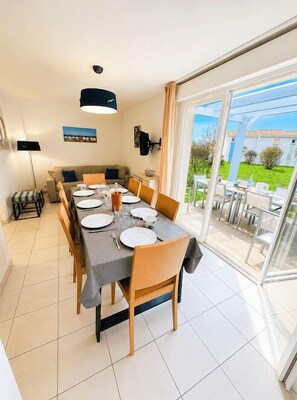 Dining - Bleue des Sables, house residence, swimming pool (Talmont-Saint-Hilaire)