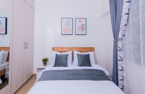 3 室のベッドルーム、デスク、アイロン /  アイロン台、WiFi (無料)